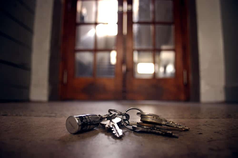 Schlüssel-auf-dem-Fußboden